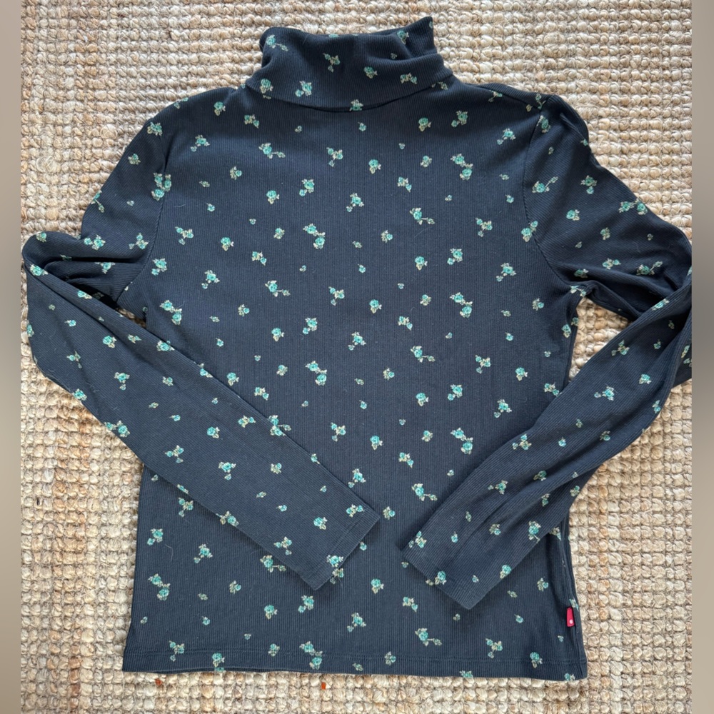 Levi’s floral print turtleneck